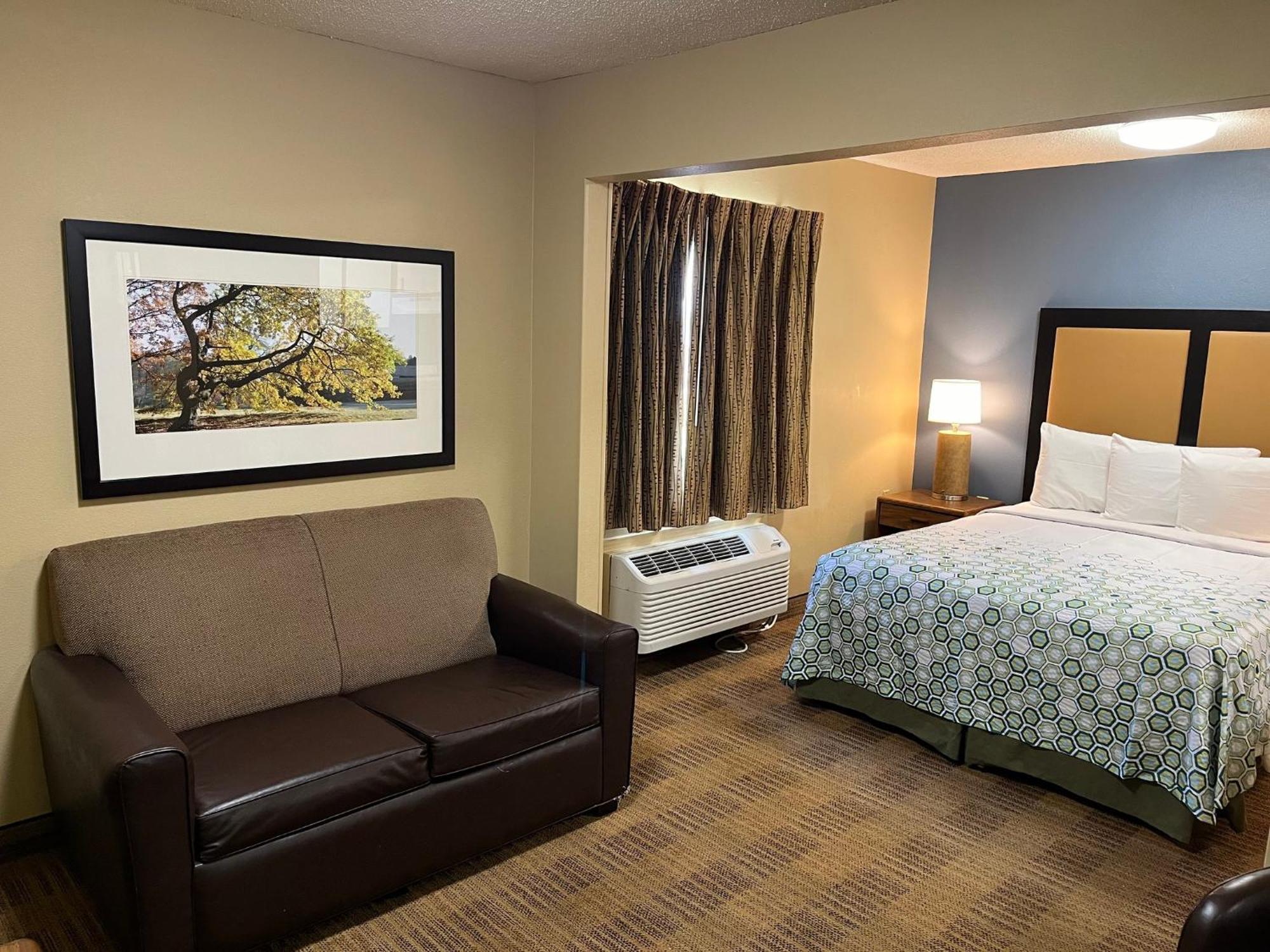 Hometowne Studios And Suites By Red Roof Greensboro Eksteriør billede