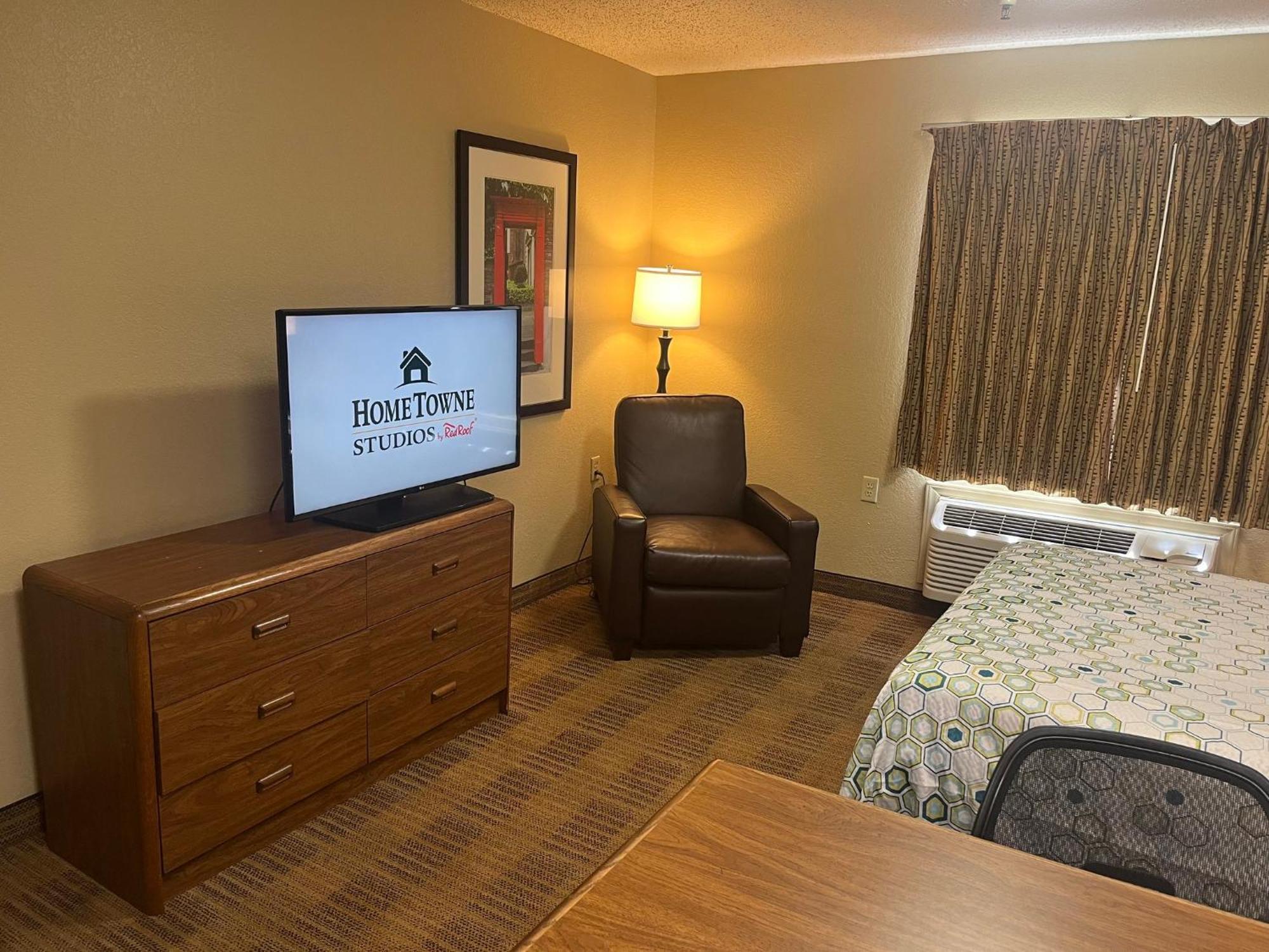 Hometowne Studios And Suites By Red Roof Greensboro Eksteriør billede