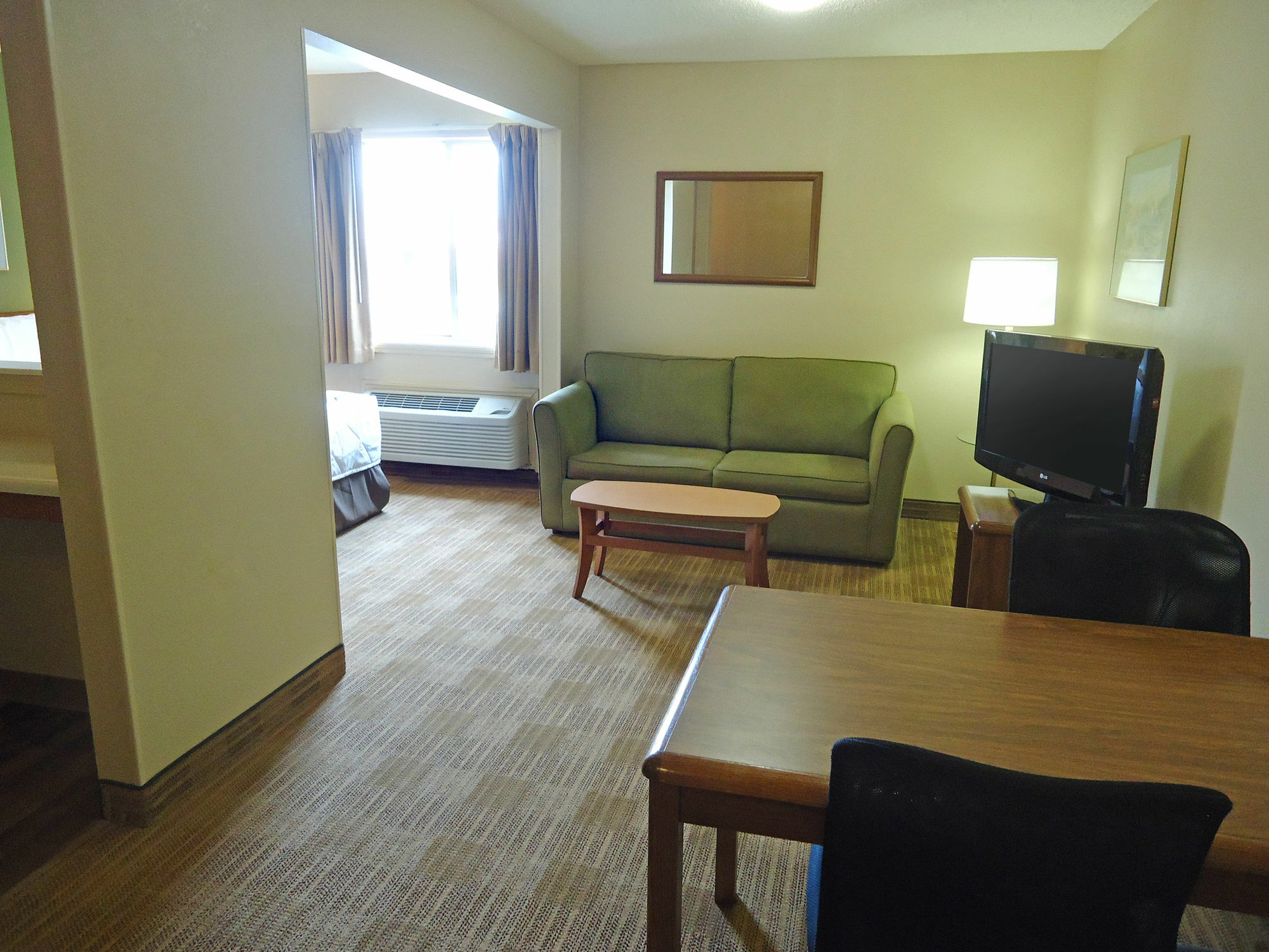 Hometowne Studios And Suites By Red Roof Greensboro Eksteriør billede